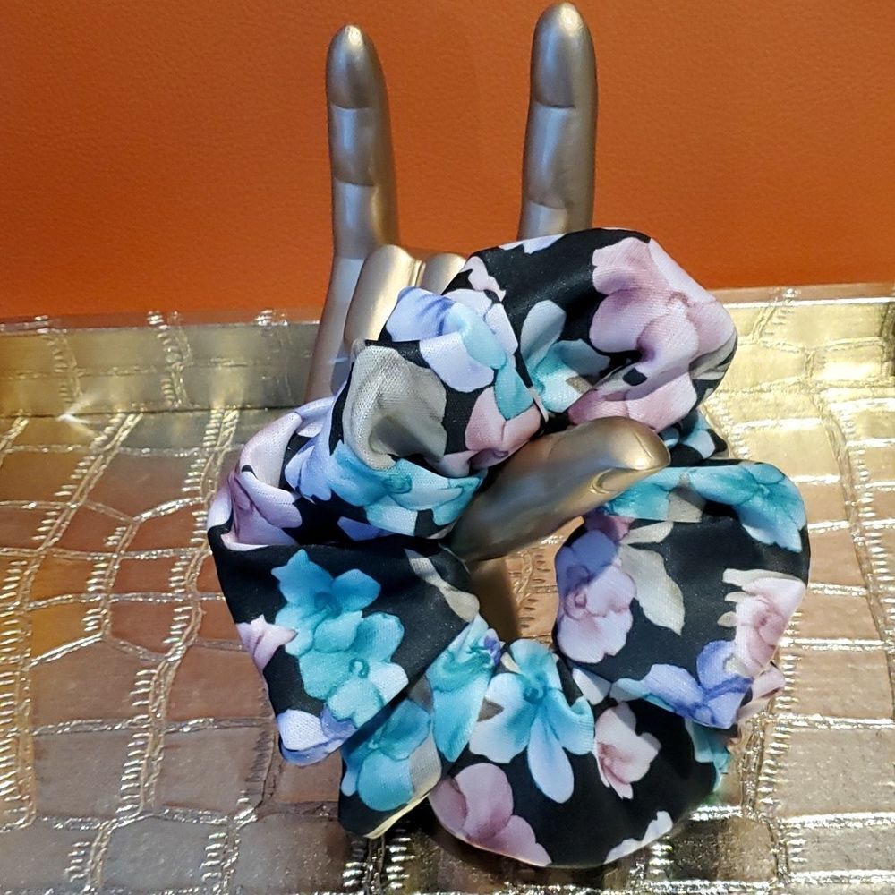 Hey Sue! Jumbo 6" Scrunchie VINTAGE WATERCOLOR FLORAL GRANNY PRINT Handmade